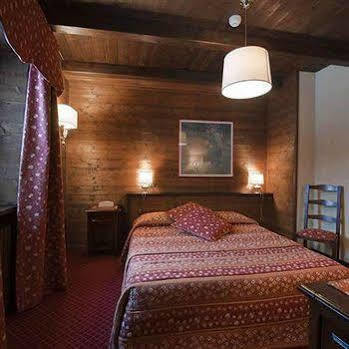 Jumeaux Hotel